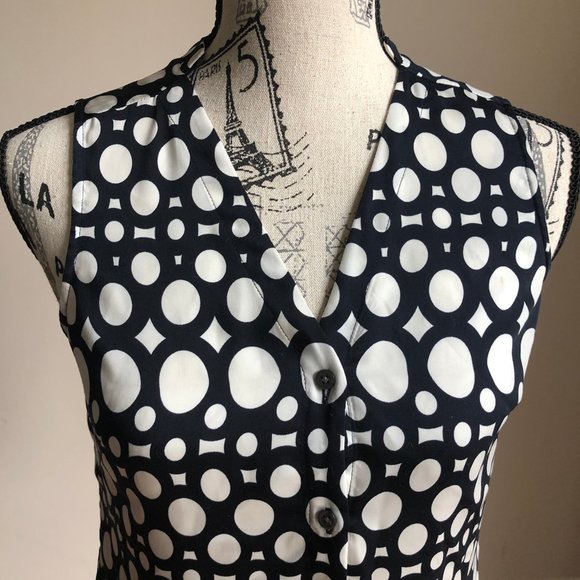 BR Sleeveless patterned V-neck button blouse - Picture 2 of 5